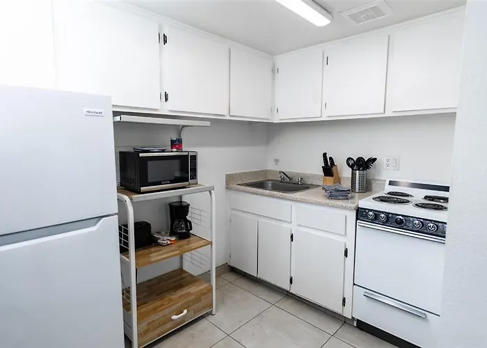 148 Fully Furnished 1br Suite-pet Friendly Apartment *